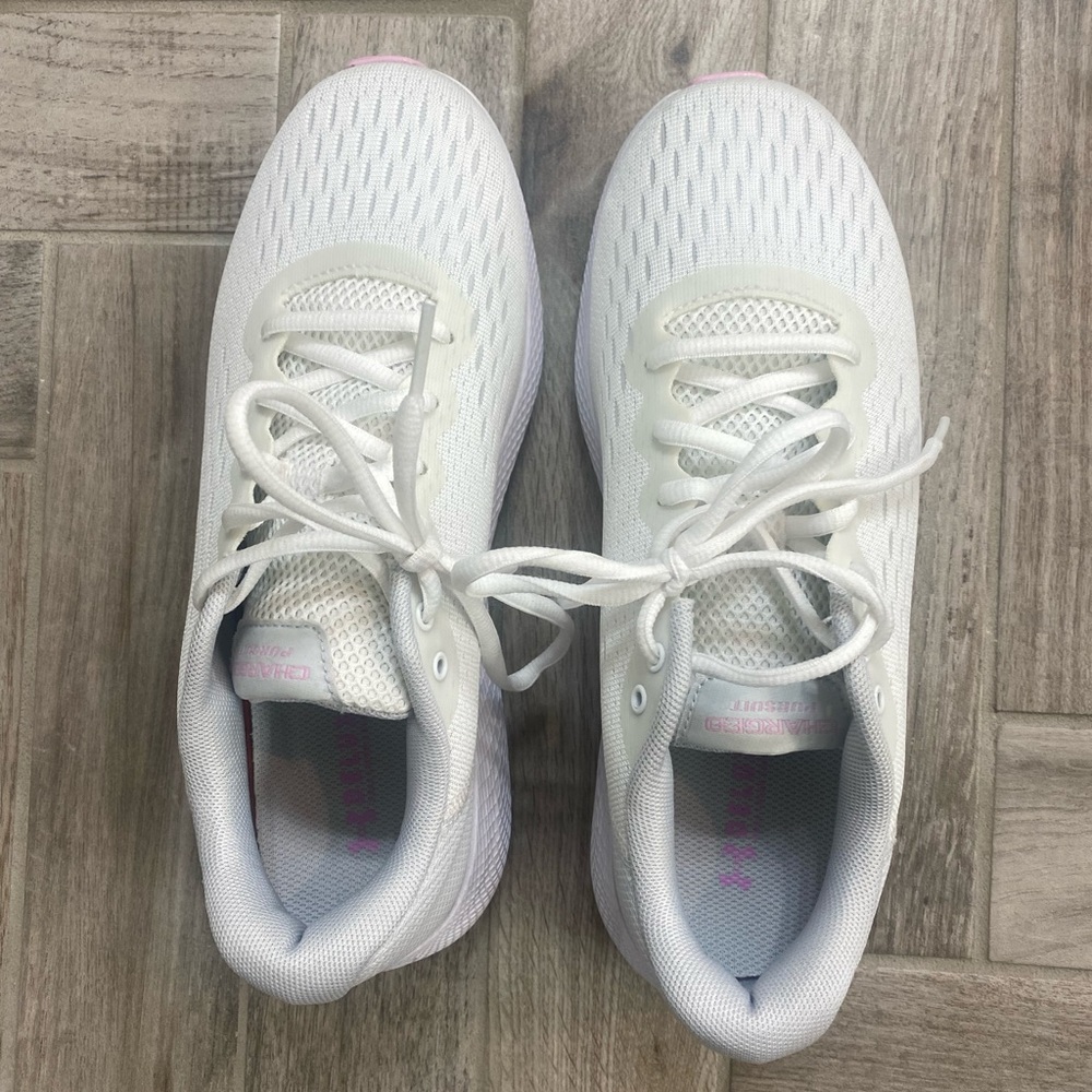 Under Armor White with Pink 🩷Charged Pursuit 2 SE. DELUXE Foam layer/sockliner.